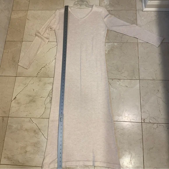 Sweater dress, long and lean, v-neck, oatmeal color, long sleeve, soft, Sz Small - Picture 8 of 8